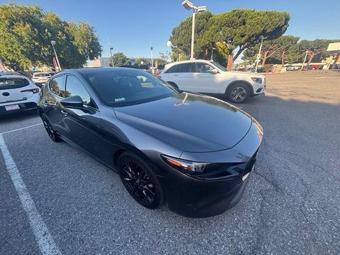 Used 2020 MAZDA MAZDA3 Hatchback w/ Premium Package FWD image 2