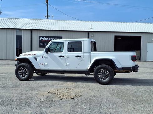 Used 2024 Jeep Gladiator Mojave AWD/4WD image 18
