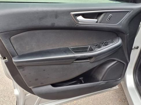 Used 2018 Ford Edge SE FWD image 13