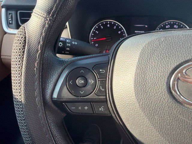 Used 2022 Toyota RAV4 LE AWD/4WD image 15