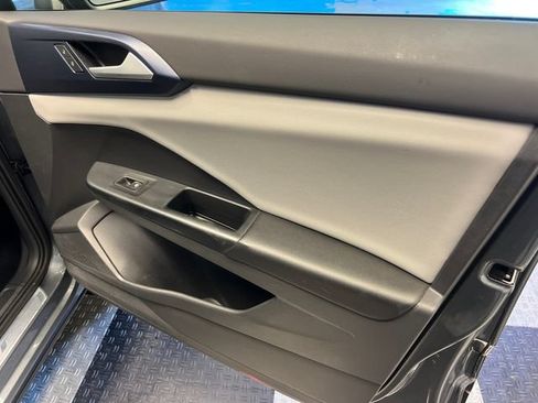 Certified 2022 Volkswagen Taos SE FWD image 11