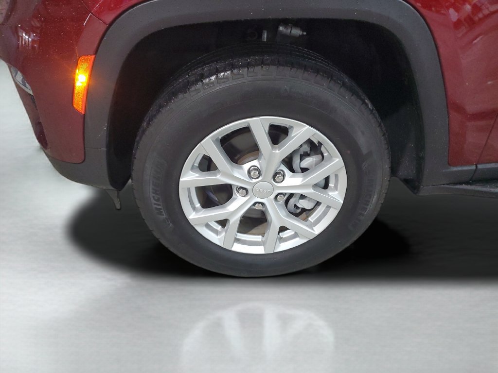 Used 2024 Jeep Grand Cherokee Limited w/ Luxury Tech Group II RWD image 24
