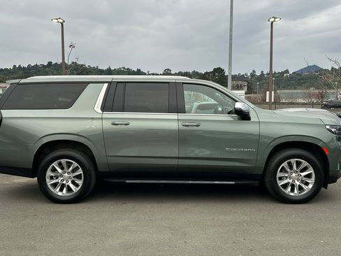 Used 2023 Chevrolet Suburban Premier image 8