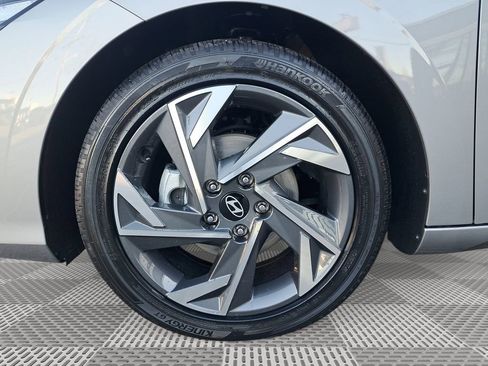 New 2025 Hyundai Elantra SEL image 10