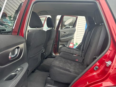 Used 2016 Nissan Rogue SV w/ SV Premium Package image 12