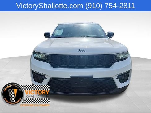 Used 2023 Jeep Grand Cherokee Limited w/ Luxury Tech Group II AWD/4WD image 3
