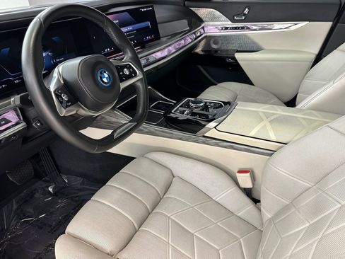 Certified 2023 BMW i7 xDrive60 AWD/4WD image 4