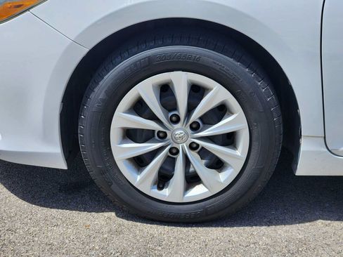 Used 2015 Toyota Camry LE FWD image 9
