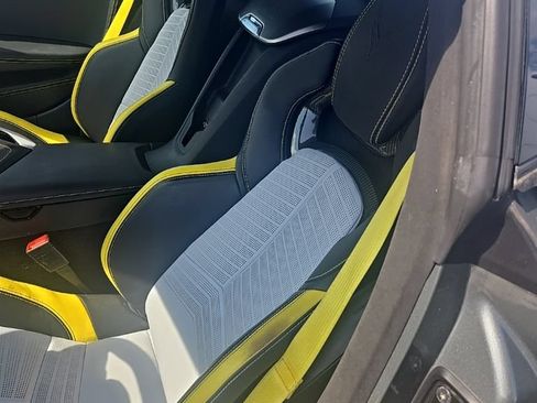 Used 2022 Chevrolet Corvette Stingray Premium Conv w/ Z51 Performance Package RWD image 5