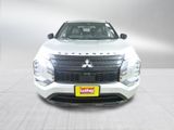 Used 2022 Mitsubishi Outlander SE image 2