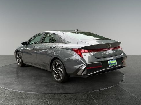 Used 2025 Hyundai Elantra SEL FWD image 7