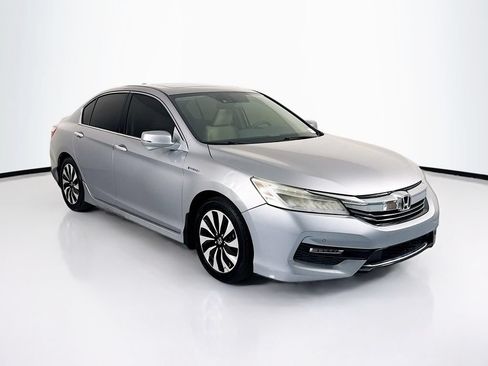 Used 2017 Honda Accord Touring image 3