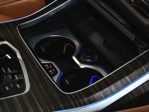 Used 2023 BMW X7 xDrive40i w/ Executive Package image 93