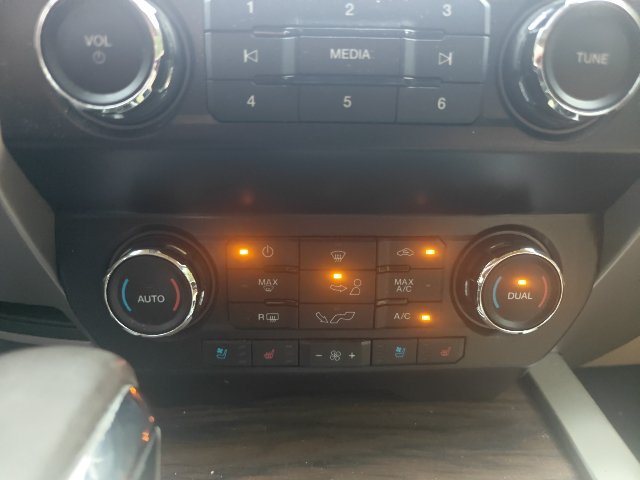 Used 2020 Ford F150 Lariat RWD image 11