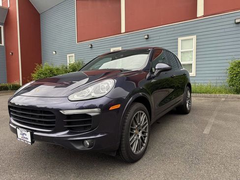 Used 2017 Porsche Cayenne Platinum Edition w/ Premium Package (PJV) image 4