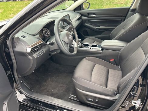 Used 2024 Nissan Altima 2.5 SV image 6