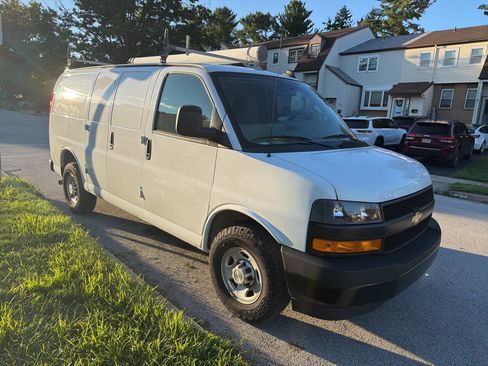 Used 2019 Chevrolet Express 2500 w/ Driver Convenience Package RWD image 5