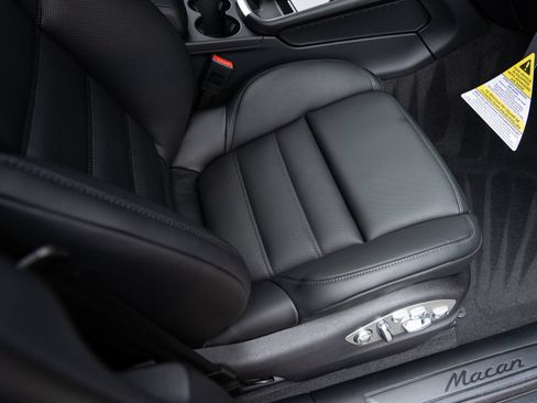 Certified 2026 Porsche Macan AWD/4WD image 35