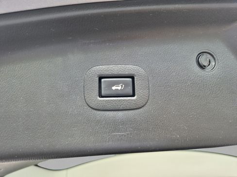 Used 2019 Nissan Armada SL w/ Premium Package RWD image 12