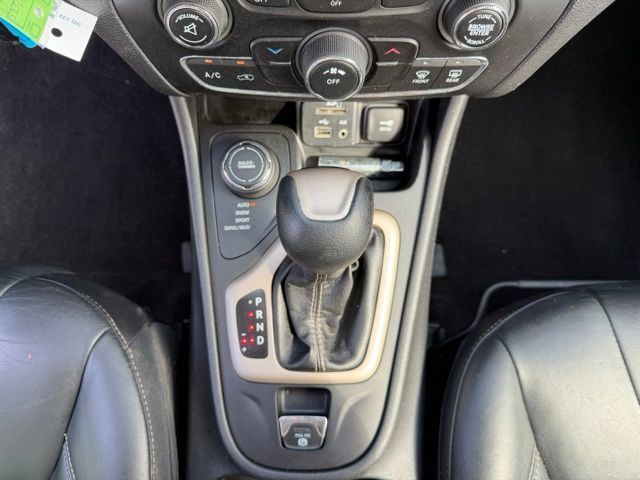 Used 2017 Jeep Cherokee Latitude w/ True North Edition AWD/4WD image 21