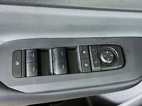 Used 2025 Toyota Prius LE image 15