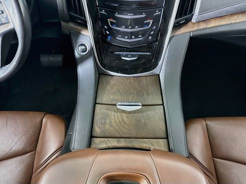 Used 2020 Cadillac Escalade Luxury RWD image 14
