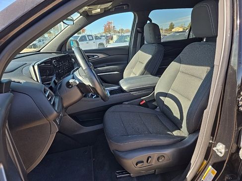 Used 2024 Chevrolet Traverse LT image 11