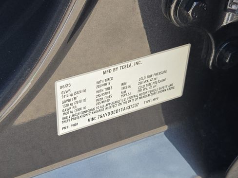 Used 2026 Tesla Model Y 2WD image 31