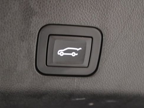 Certified 2025 Chevrolet Suburban Z71 image 17