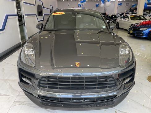 Used 2021 Porsche Macan AWD/4WD image 2