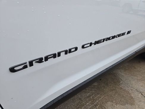 New 2026 Jeep Grand Cherokee Altitude AWD/4WD image 18