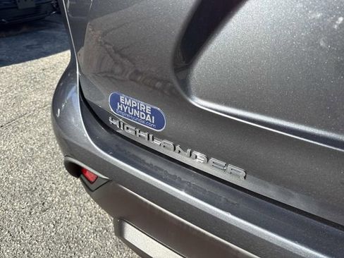 Used 2023 Toyota Highlander XLE image 7