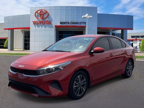 Used 2022 Kia Forte LXS FWD image 4