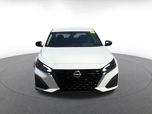 Used 2025 Nissan Altima 2.5 SV FWD image 3
