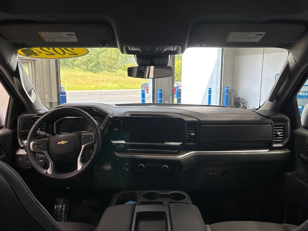 Used 2024 Chevrolet Silverado 1500 LT AWD/4WD image 11