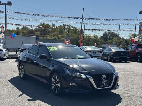 Used 2021 Nissan Altima 2.5 SV image 1