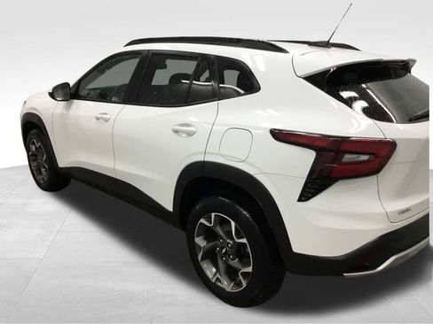 Used 2024 Chevrolet Trax LT w/ Driver Confidence Package image 29