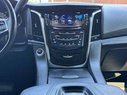 Used 2018 Cadillac Escalade Luxury image 31