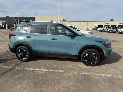 Certified 2024 Kia Seltos EX image 3