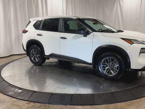 Used 2021 Nissan Rogue S image 3