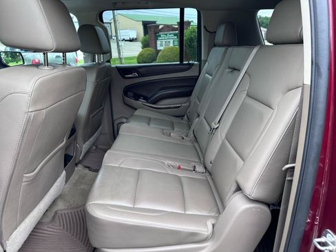 Used 2016 Chevrolet Suburban LT RWD image 17