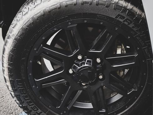 Used 2019 Toyota Tundra SR5 w/ SR5 Upgrade Package image 17