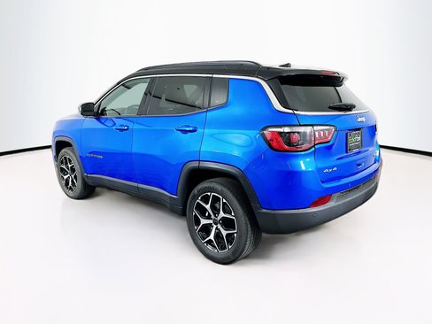 Used 2025 Jeep Compass Limited AWD/4WD image 5