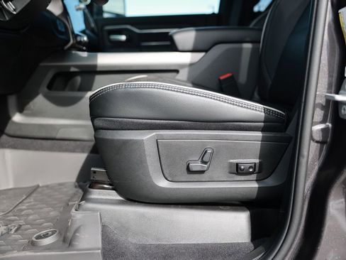 New 2026 RAM 3500 Laramie AWD/4WD image 18