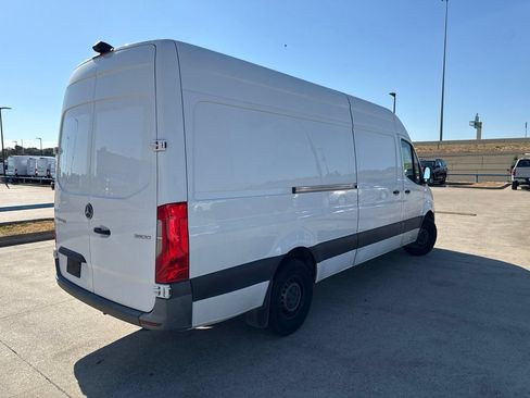 Used 2023 Mercedes-Benz Sprinter 2500 image 9