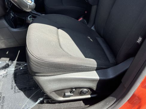 Used 2017 Jeep Renegade Latitude w/ Popular Equipment Group FWD image 15