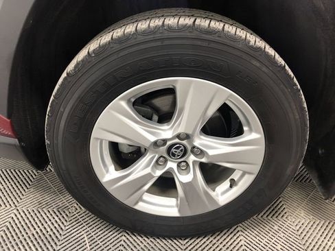 Used 2021 Toyota RAV4 XLE image 27
