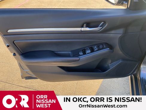 Used 2025 Nissan Altima 2.5 SR image 14