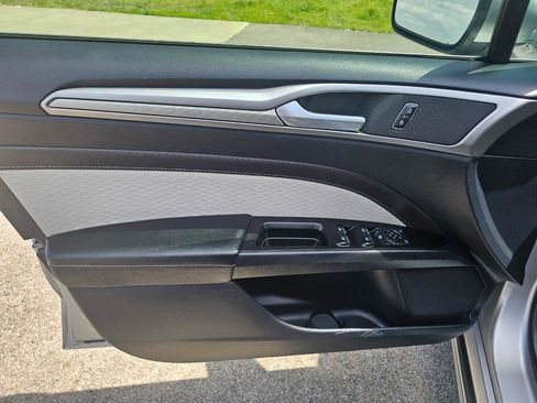Used 2020 Ford Fusion SE w/ Equipment Group 151A FWD image 24