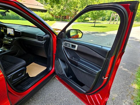 Used 2020 Ford Explorer XLT w/ Class III Trailer Tow Package image 11